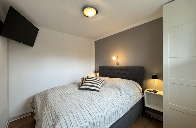 Near the beach, modern ground floor apartment with balcony, free Wi-Fi