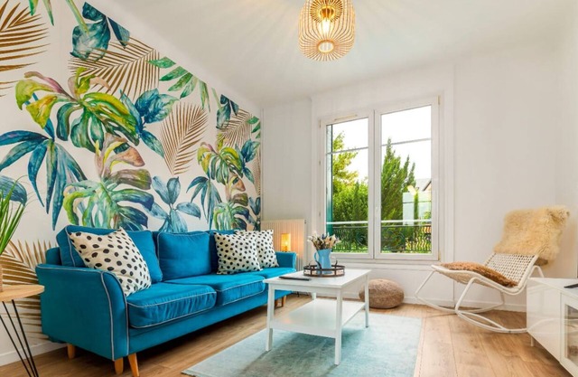 Near to Paris & Orly Airport. Lovely house, one minute walk Juvisy train station