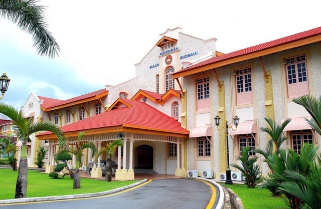 Near to Upsi, Proton City, Politeknik Sultan Azlan Shah, Mc Donald