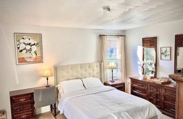 Neat & Tidy Private Entry Cozy Suite in Dayton Area with a Dedicated AC