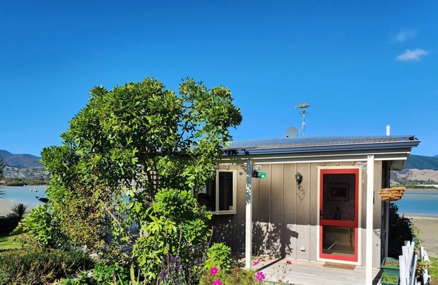 Nelson Beachside Retreat in Monaco, Nelson