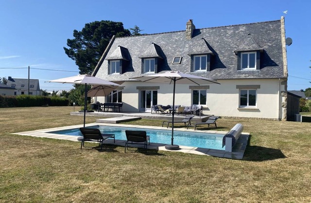 Neo-Breton House with Pool and WIFI in a Quiet Neighborhood. Sleeps 12.