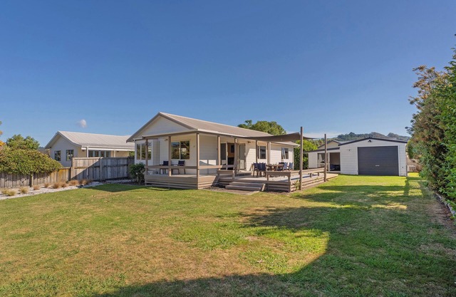 Nest by the Beach - Cooks Beach Holiday Home