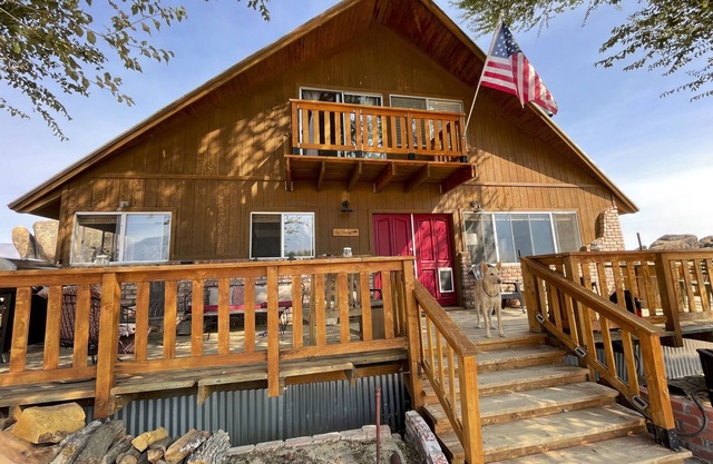 Nestled in nature with views of the Alabama Hills, Sierras and Inyo Mountains