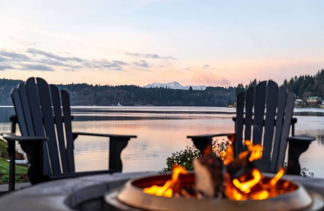 NEW 120' Waterfront Cabin | Hot Tub, Sauna & Firepit - Hammersley Inlet Retreat!