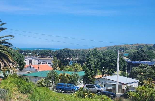 New 2 bedroom apartment - Central Raglan
