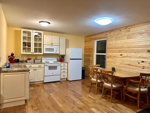 NEW 2 Bedroom Cabin 2 Miles to Montauk State Park