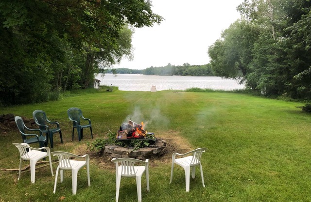New 2 bedroom cottage house sleeps 7 on 214 ft lake frontage!