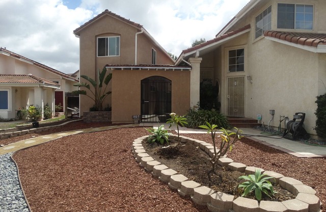 New 2-bedroom detached house with full Kitchen WiFi, AC Laundry, Courtyard