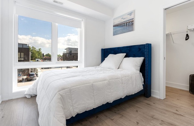 New 2 bedroom Modern Apt, Mins to the Falls.