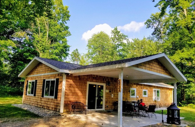 NEW 2017 cottage on private, secluded 10 wooded acres 2 mi. from TORCH LAKE