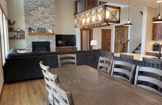 NEW! 2023 Built Spacious Lake Home on Cross Lake