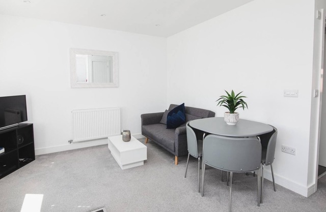 NEW 2BD Pontact Flat in the Heart of Didcot