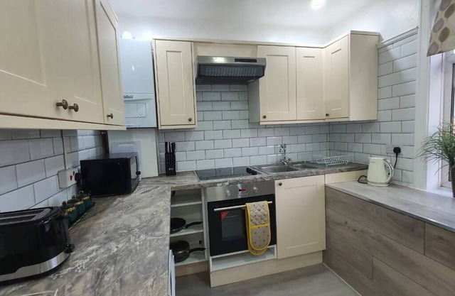 *New 3 bed in Coventry- DISCOUNT FOR LONG TERM*