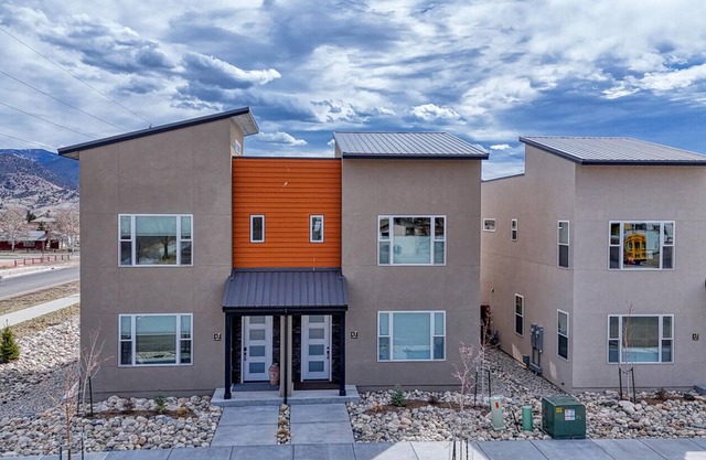 New 3bd 3ba Townhome in Salida near Downtown!