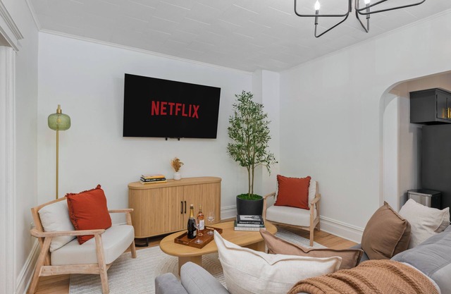 New! 3Bedroom GEM Just 15 minutes to NYC with WiFi, AC, Prime Location