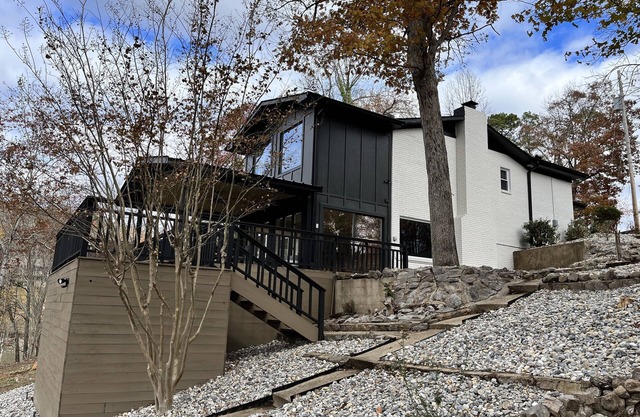 *New 3BR/2BA* ~ 200 ft Lake Frontage ~ Lakehaven