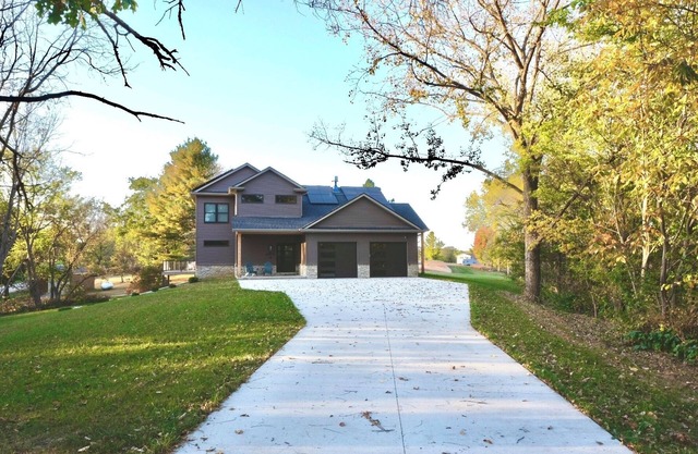 New 5-bedroom house at Apple Canyon Lake. 30 minutes from downtown Galena!