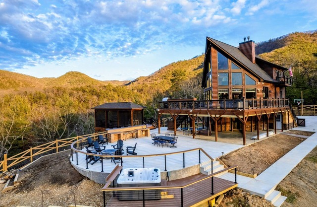 NEW 5BR Luxury Retreat with Panoramic Views