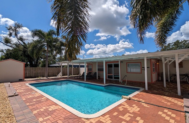 !NEW! 6mi to Siesta Private Heated Pool 2bd 1bt