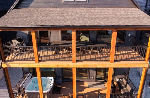 New 7 bdrm home (sleeps 28) w/lake views, hot tub, & outdoor dining!