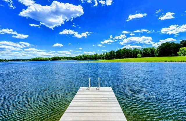 NEW 7BR Lakefront Lake Anna, Boat Dock, & Hot Tub
