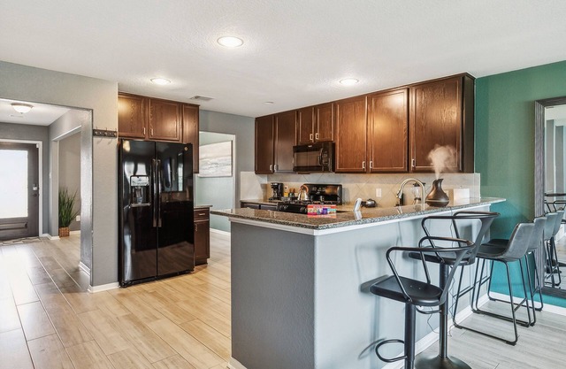 NEW 7min from IAH @Houston Luxury 4BR w/patio