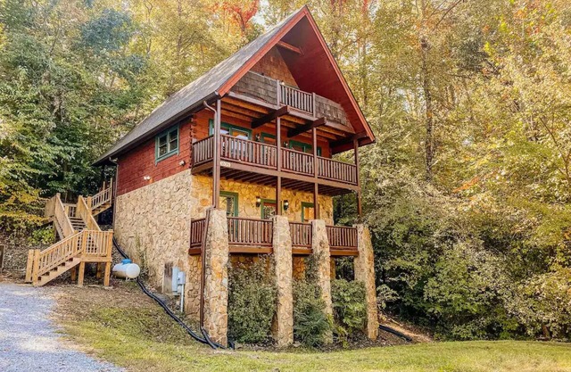 *New* A-frame Cabin w/Hot Tub & Game Room - 7 min from Dollywood!