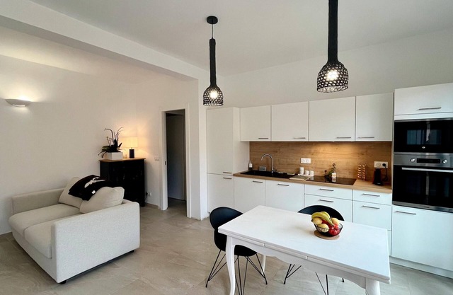 New air-conditioned flat in a house + peaceful garden 500m from Agay beaches