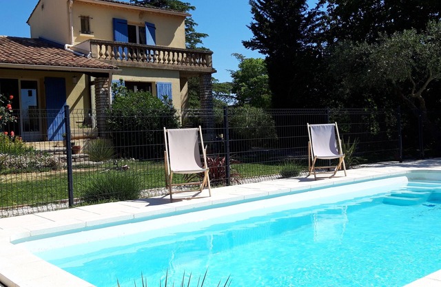 New apartment with air conditioning, terrace and swimming pool near Uzès
