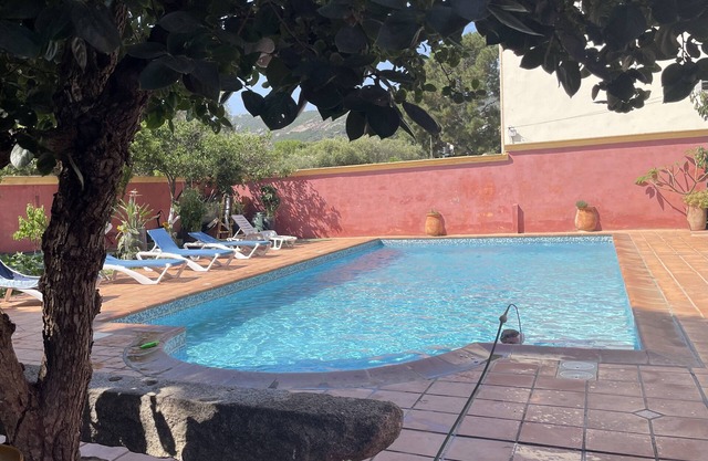 New attic apartment in town center with pool access, close to beaches.