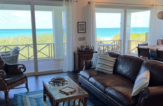 NEW - BEACH FRONT RAISED VILLA-VIEWS FROM EVERY ROOM & WHOLE HOUSE GENERATOR!