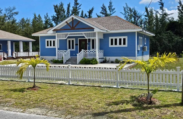 New, beautifully furnished Cozy bungalow in a quiet neighborhood.
