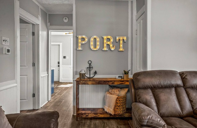 ⭐️New | Beautifully Remodeled | Walk to the Lake ⚓️
