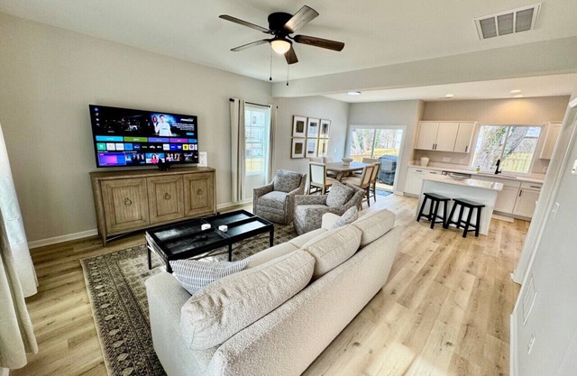 New Build! Close to HPU & Furniture Market