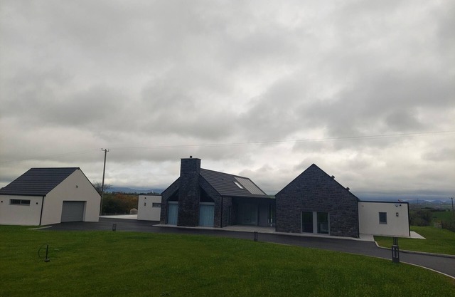 New build contemporary home - close to many golf courses