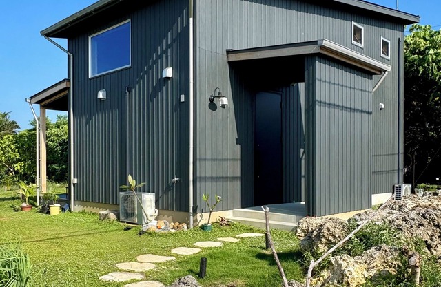New built retreat for couples Beach just 3 min walk Mt.Mape view from garden