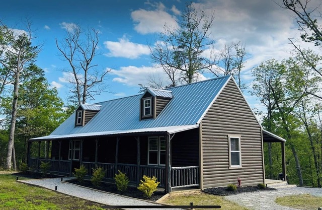 New cabin near Red River Gorge, fire pit, walk to hiking