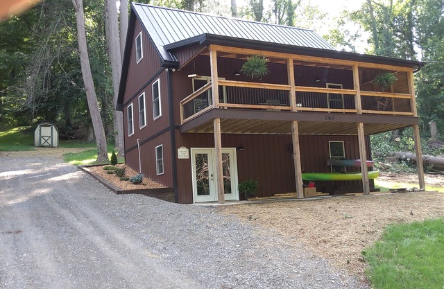 New cabin with kayaks .2 miles from Public Boat Launchn