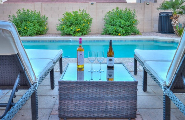 New! Casa Grande Oasis! Private Pool, Pet & Kid Friendly, Gas Grill, Fireplace, across from Park