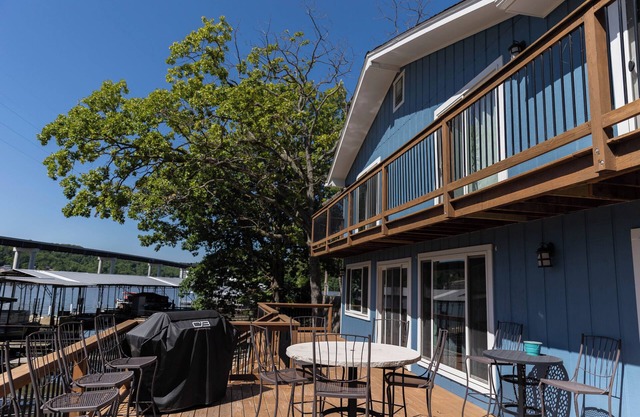 NEW! Charming 4-bedroom family-friendly lakefront house in Sunrise Beach!