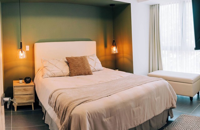 NEW Charming, fully-equipped 2-bedroom apartment - 30min from beach