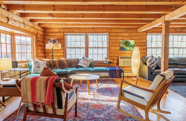 NEW: Charming & Private Log Cabin in Stone Ridge
