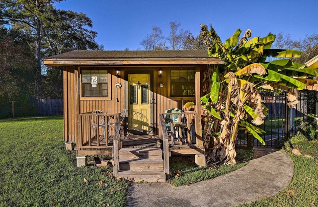 NEW! Cheerful Studio Cottage ~ 10 Mi to Beaumont!