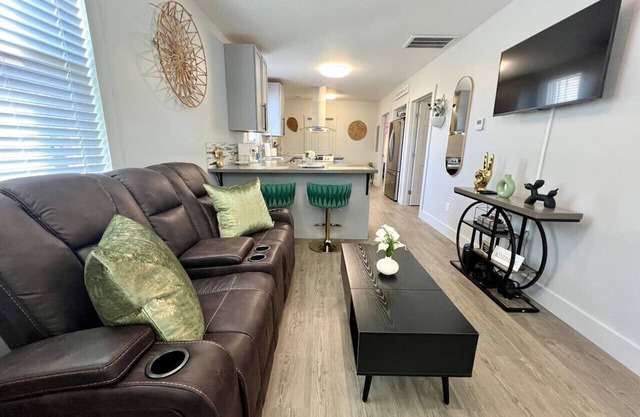 *NEW* COLA Lincoln Loft