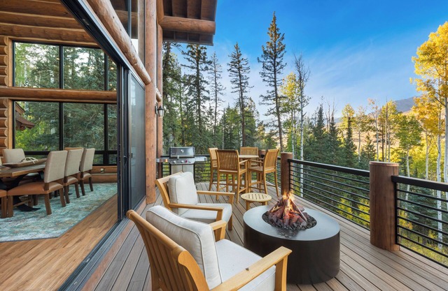 New Construction Mountain views 4 Bedroom, Amazing Hot Tub!