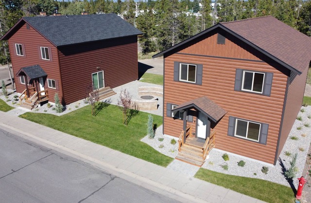 New Construction, 2080 sq.ft Cabin, 8 blocks to Yellowstone National Park.