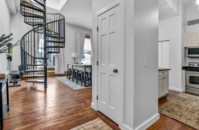 NEW Contemporary City Escape | Walkable + Rooftop Vibes