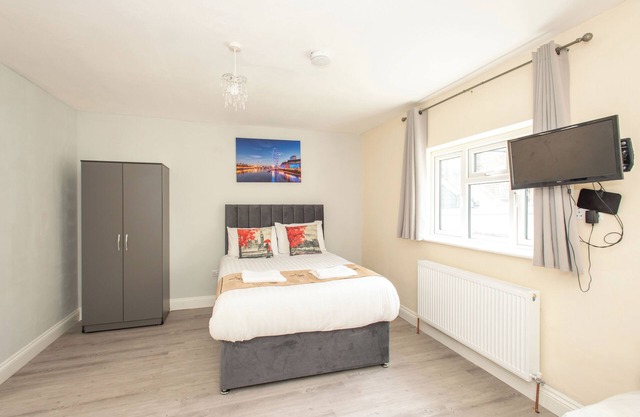 *New* Cosy & Contemporary Studio 1