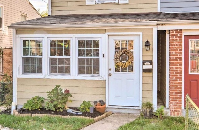 New! Cozy Chateau in NE DC - 6 Miles to Monuments!